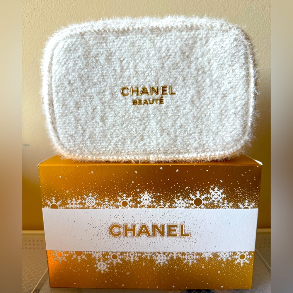 CHANEL 2024 Christmas White Textured CosmeticBag with Gold Logo